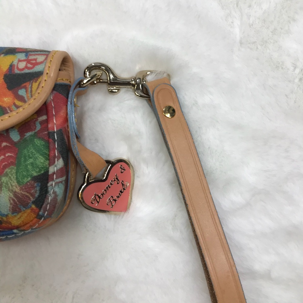 🚫SOLD Dooney & Burke Candy Print Wristlet - Picture 2 of 6